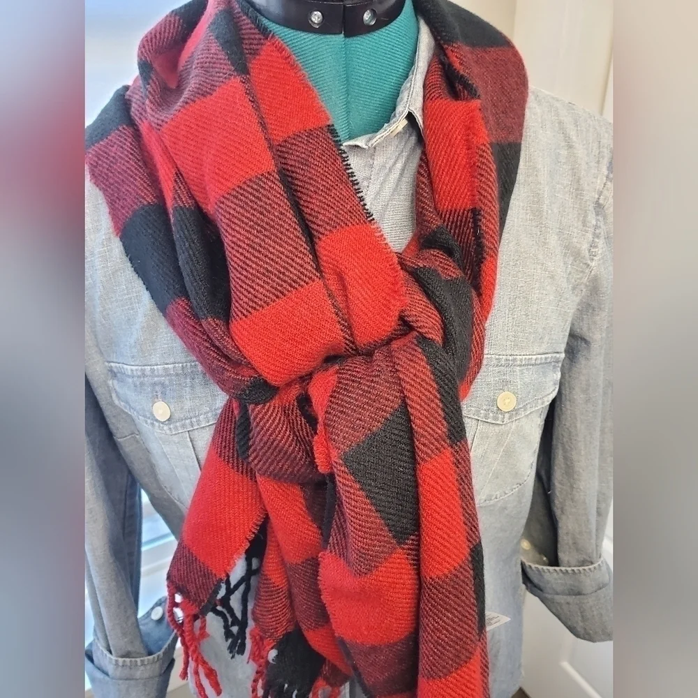 NWT OLD NAVY RED & BLACK BUFFALO PLAID SCARF LONG CHRISTMAS FESTIVE WOMEN OS